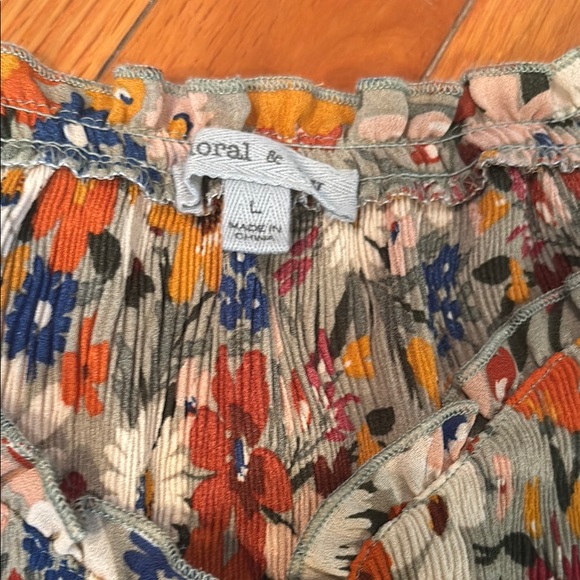 Floral Ruffle Blouse - Picture 2 of 10